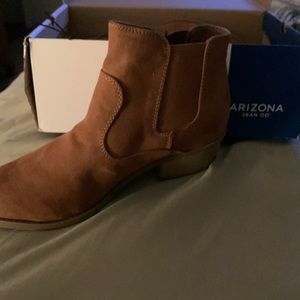 New Arizona Jean Company Women's Rust Brown Ankle Booties